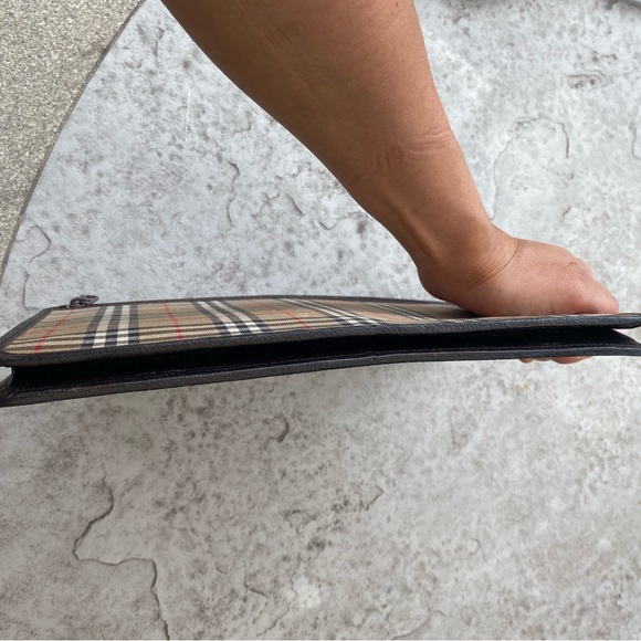 Burberry Vintage Clutch Bag - Picture 7 of 15